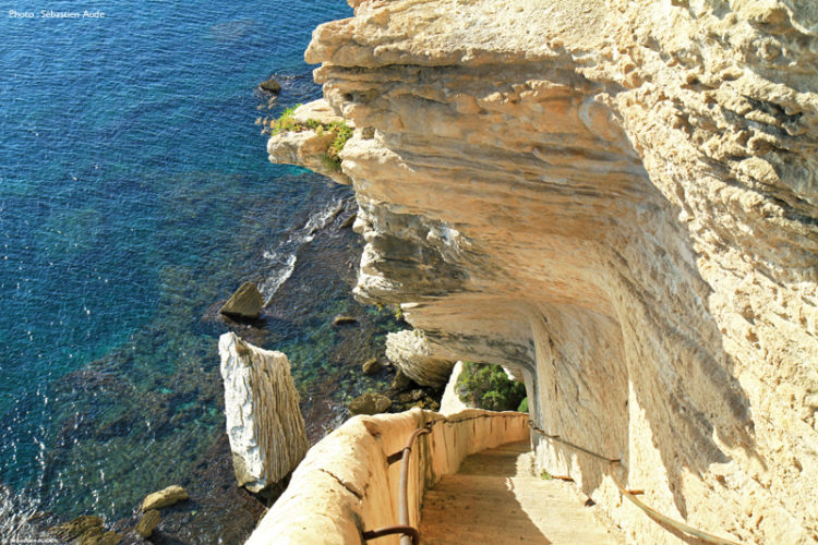 Esaclier-royaragon-monument-historique-Bonifacio-Corse.jpg