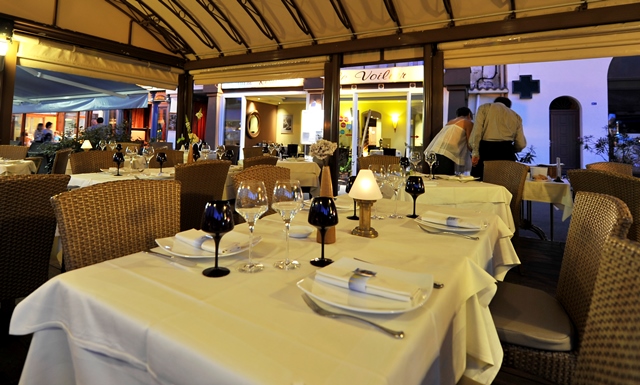 Restaurant-levoilier-port-bonifacio-corse.jpg