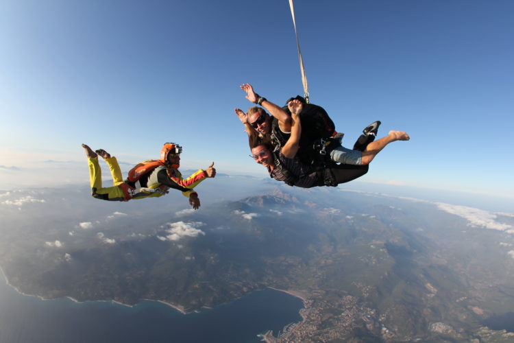 Tandem-ecole-parachutisme-Corse.jpg