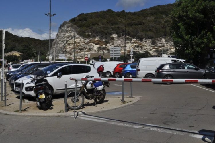 parking-minute-Port-de-plaisance-Bonifacio.jpg