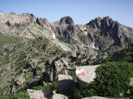 GR20-balade-sentier-corsica-maquis-montagne.jpg